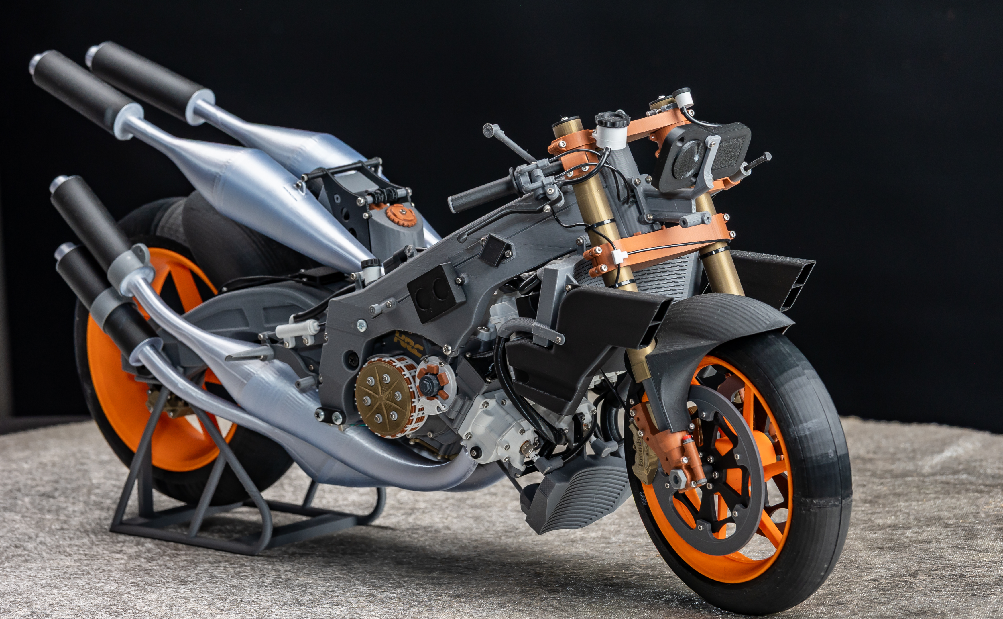 Motor y chasis — 3/4